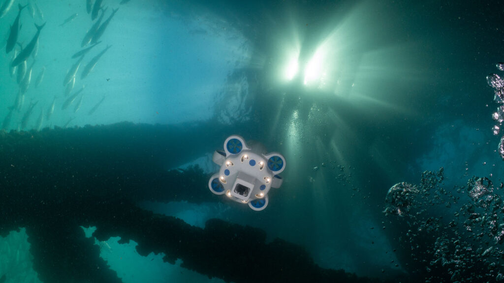 Hydrus autonomously navigating around underwater structures.